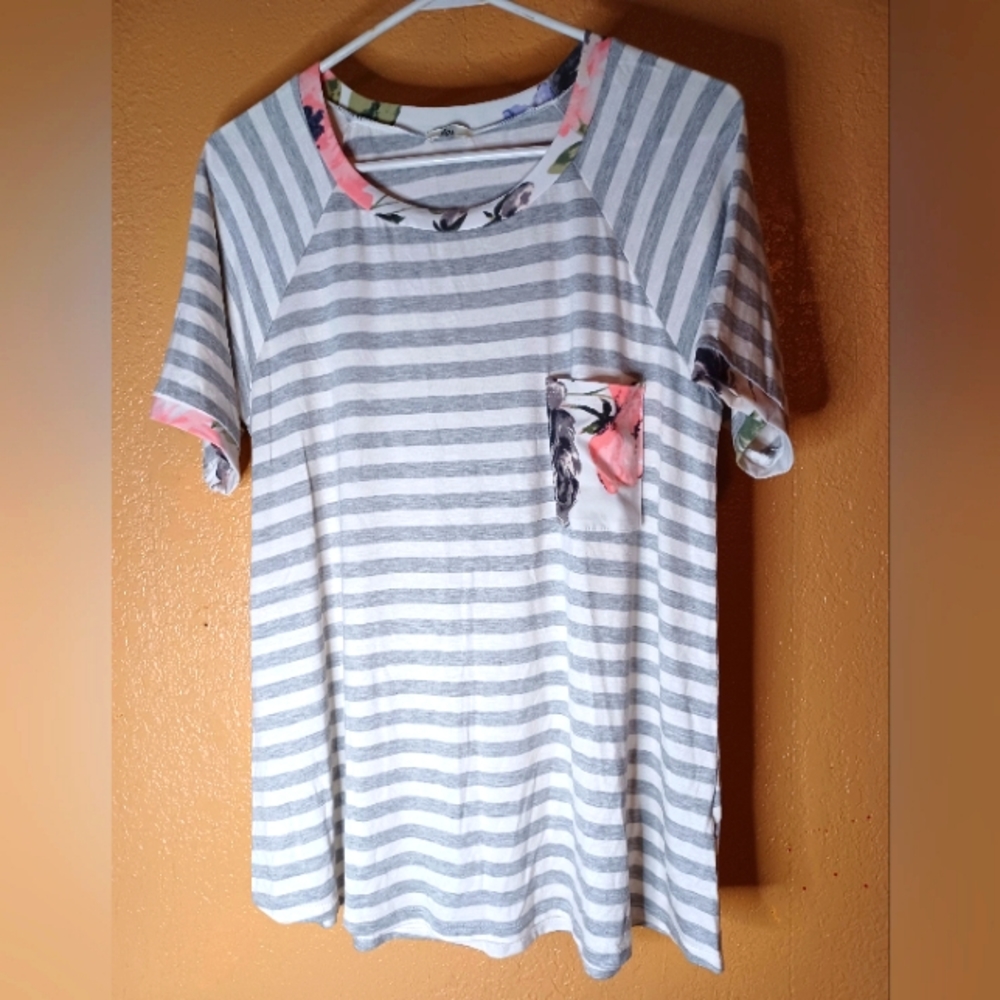 EG4 BLOUSE GREY STRIPE / FLORAL TRIM... SIZE- L ... C-0060